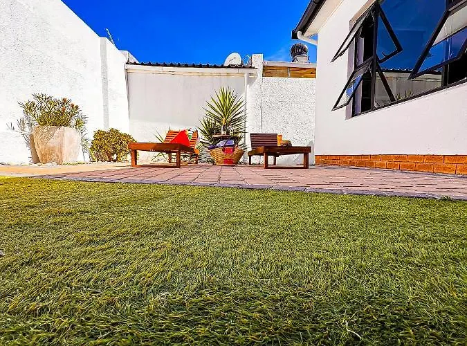 Spacious Beachfront Townhouse W Garage, Blouberg