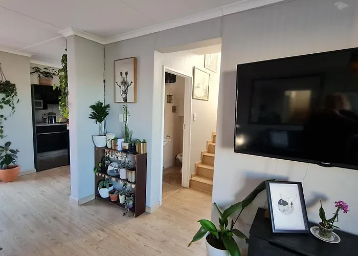 3 Bedroom Beach House With Ocean Views Across The Road From The Beach