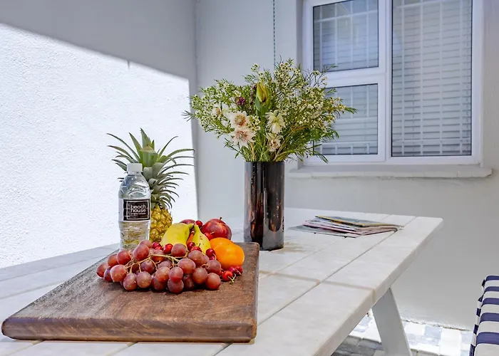 Altona- 5 Bedroom Beach House, Bloubergstrand