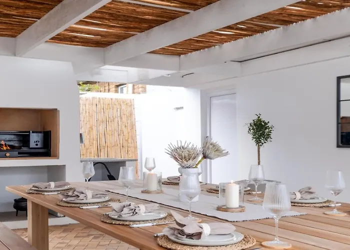 Ohana House - Luxury Retreat - Walk To Beach